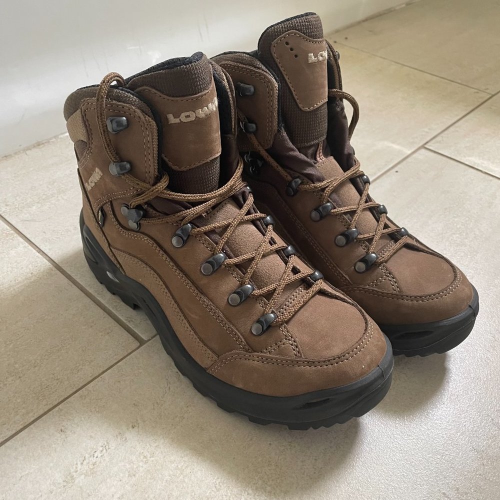 Like new! | Lowa Women's Hiking Boots | Renegade GTX Mid  | 8 |